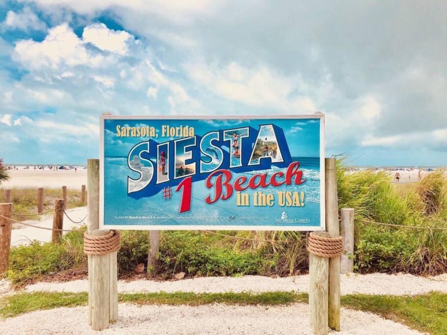 Heat Of Siesta Village Walk To Beach W Heated Pool Siesta Key Exterior photo