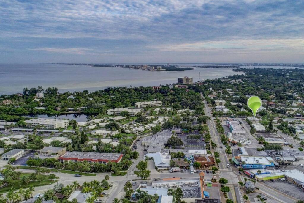 Heat Of Siesta Village Walk To Beach W Heated Pool Siesta Key Exterior photo
