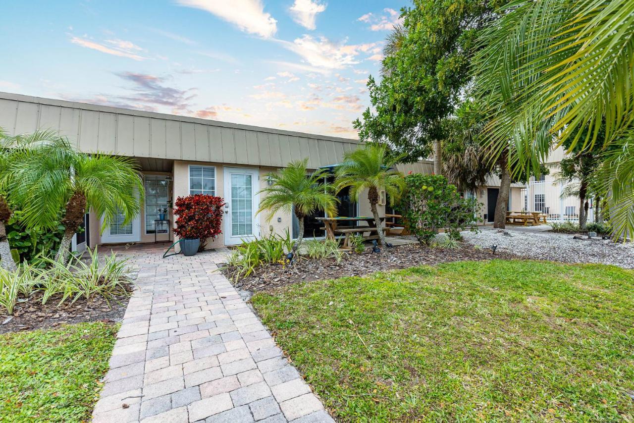 Heat Of Siesta Village Walk To Beach W Heated Pool Siesta Key Exterior photo
