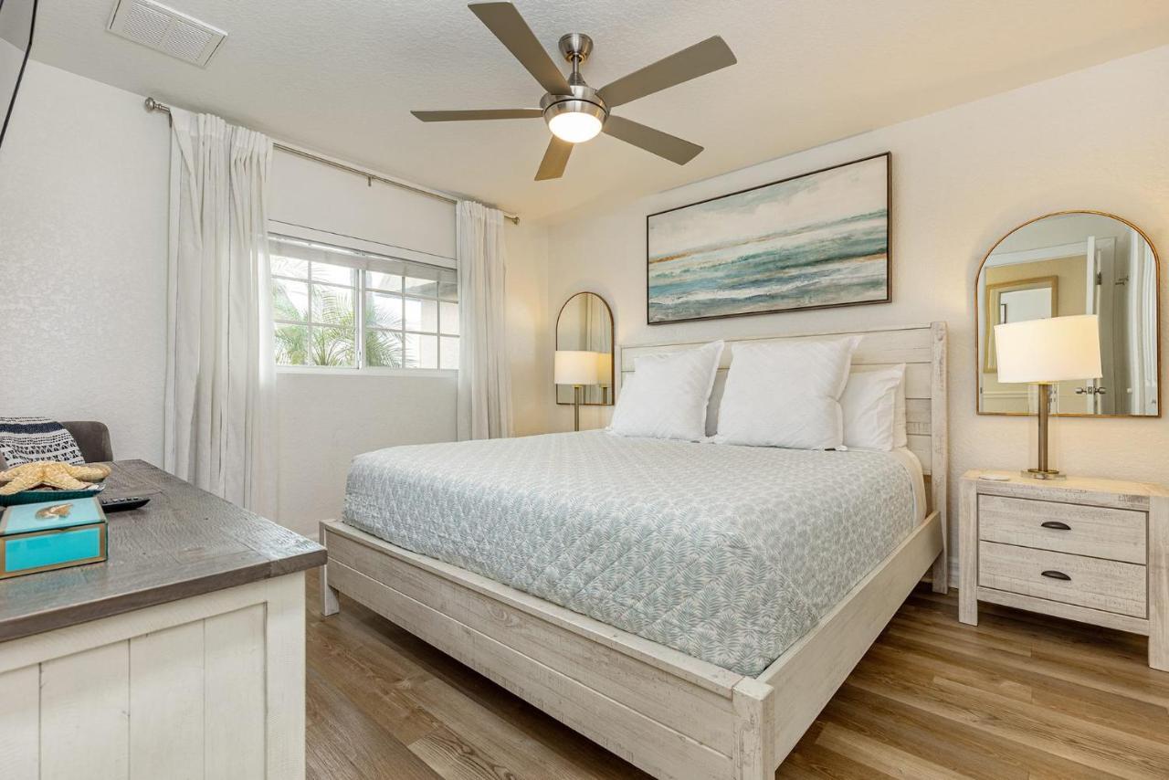 Heat Of Siesta Village Walk To Beach W Heated Pool Siesta Key Exterior photo